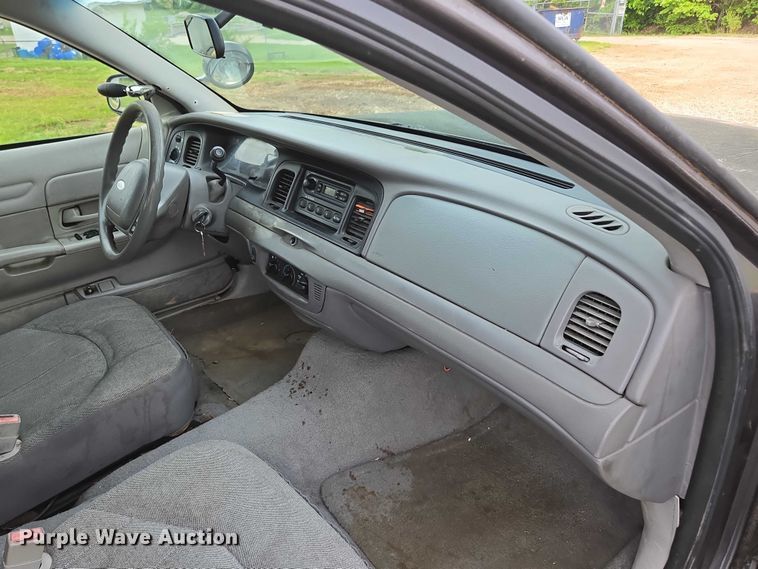 image for item ED1989 2002 Ford Crown Victoria Police Interceptor 