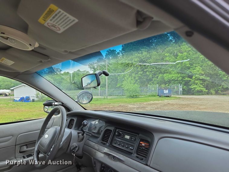 image for item ED1989 2002 Ford Crown Victoria Police Interceptor 