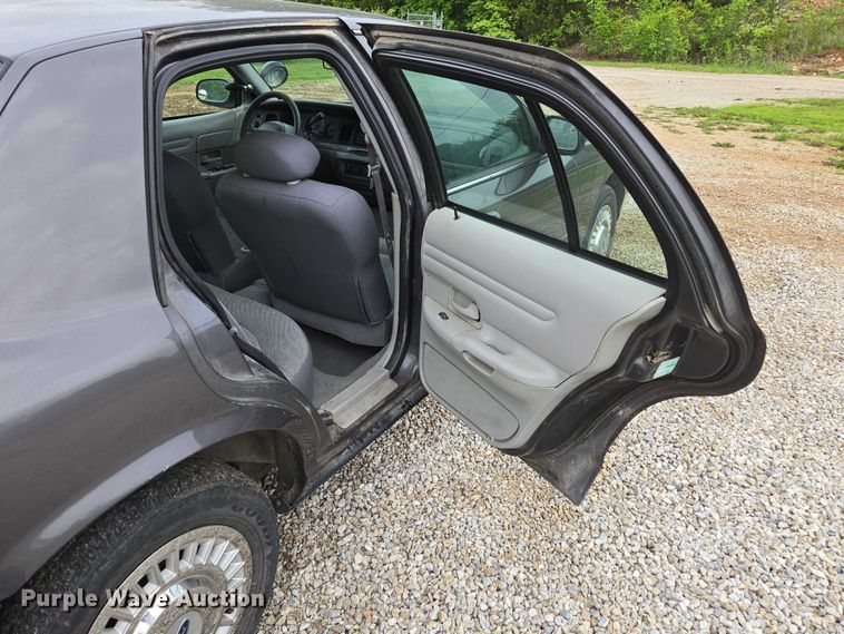 image for item ED1989 2002 Ford Crown Victoria Police Interceptor 