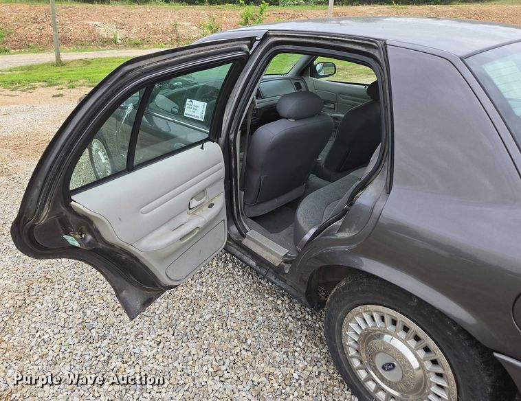 image for item ED1989 2002 Ford Crown Victoria Police Interceptor 