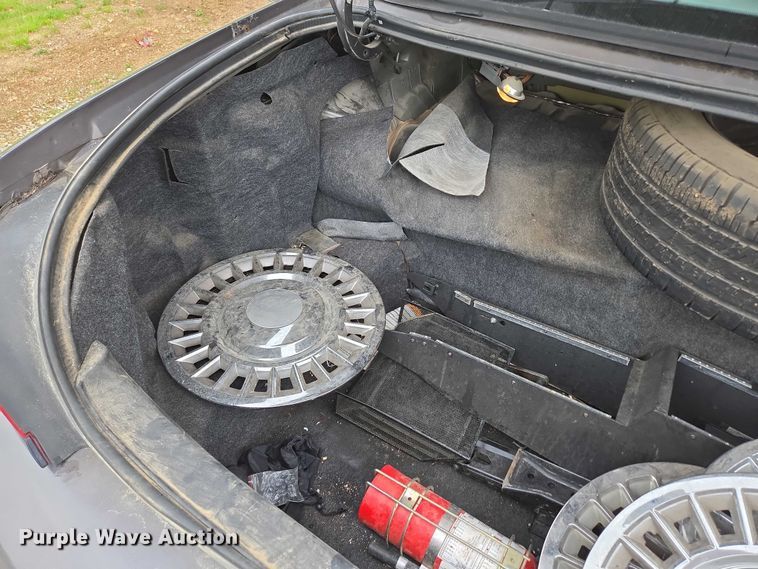 image for item ED1989 2002 Ford Crown Victoria Police Interceptor 