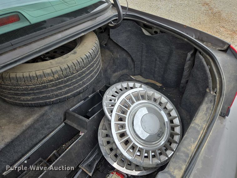 image for item ED1989 2002 Ford Crown Victoria Police Interceptor 