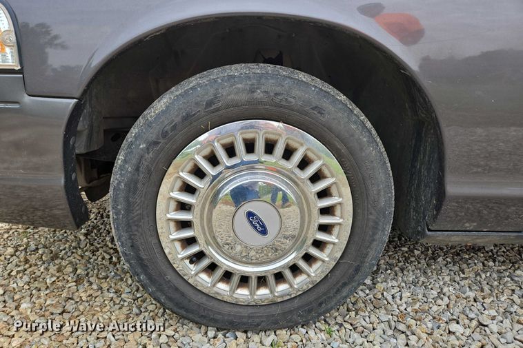 image for item ED1989 2002 Ford Crown Victoria Police Interceptor 