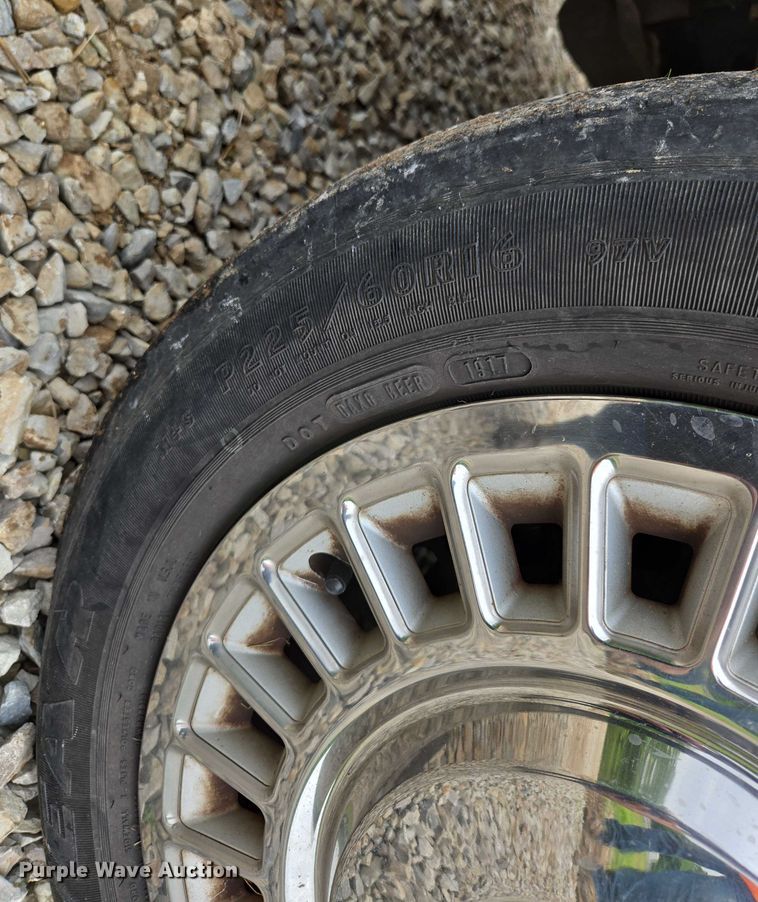 image for item ED1989 2002 Ford Crown Victoria Police Interceptor 