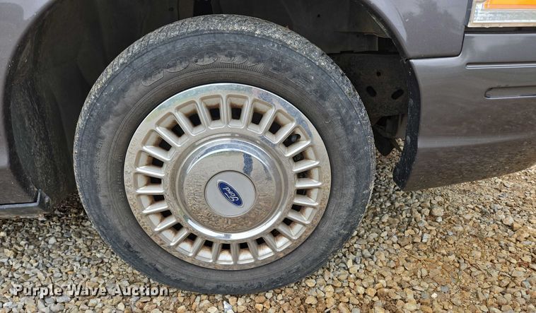 image for item ED1989 2002 Ford Crown Victoria Police Interceptor 