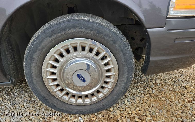 image for item ED1989 2002 Ford Crown Victoria Police Interceptor 