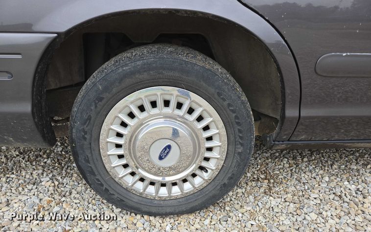 image for item ED1989 2002 Ford Crown Victoria Police Interceptor 