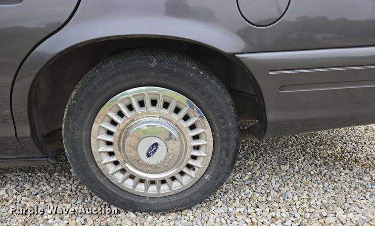 image for item ED1989 2002 Ford Crown Victoria Police Interceptor 