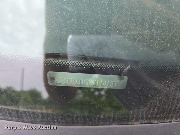 image for item ED1989 2002 Ford Crown Victoria Police Interceptor 