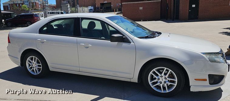 image for item EF3521 2010 Ford Fusion S 