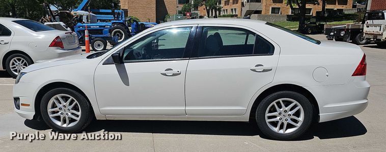 image for item EF3521 2010 Ford Fusion S 