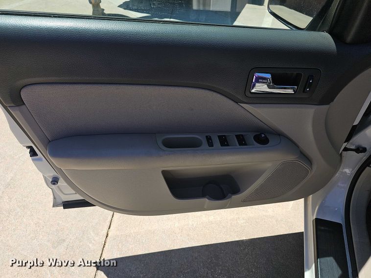 image for item EF3521 2010 Ford Fusion S 