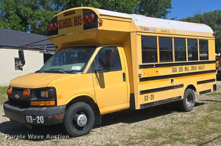 image for item EF3537 2003 Chevrolet Express G3500 school bus
