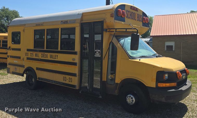 image for item EF3537 2003 Chevrolet Express G3500 school bus