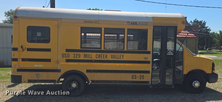 image for item EF3537 2003 Chevrolet Express G3500 school bus