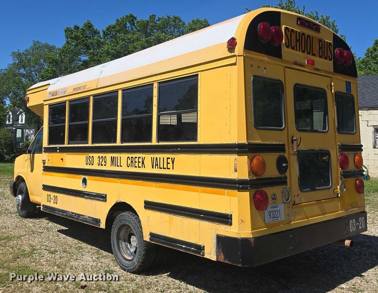 image for item EF3537 2003 Chevrolet Express G3500 school bus