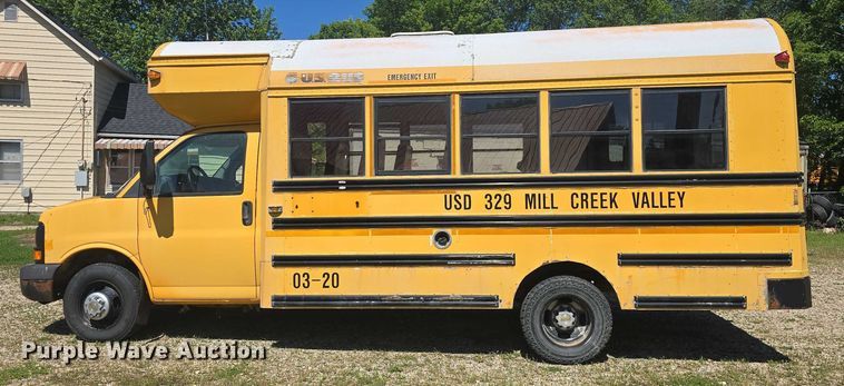 image for item EF3537 2003 Chevrolet Express G3500 school bus