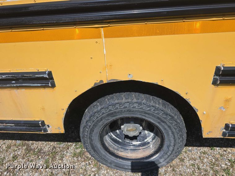image for item EF3537 2003 Chevrolet Express G3500 school bus