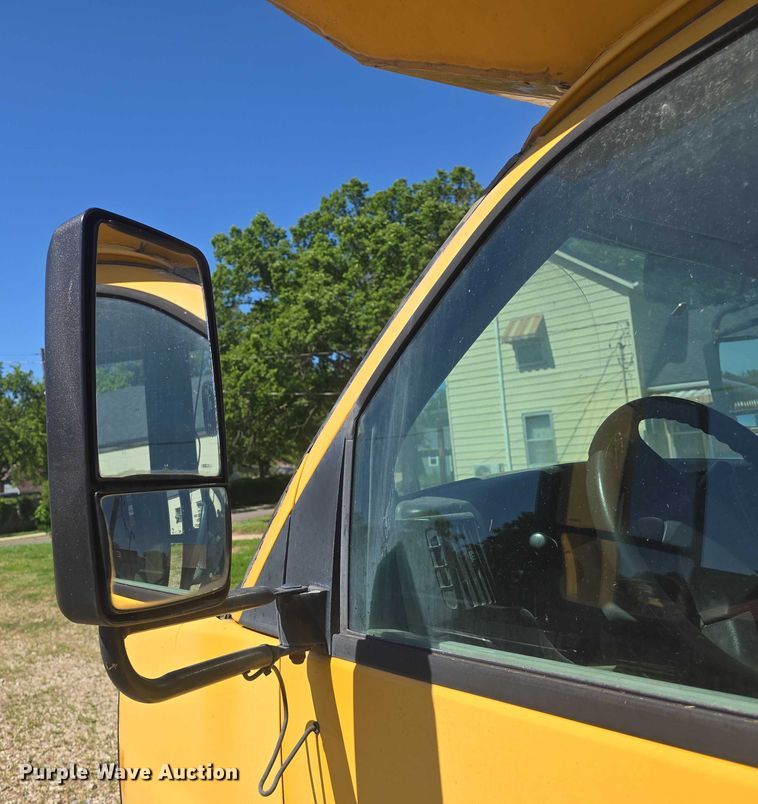 image for item EF3537 2003 Chevrolet Express G3500 school bus