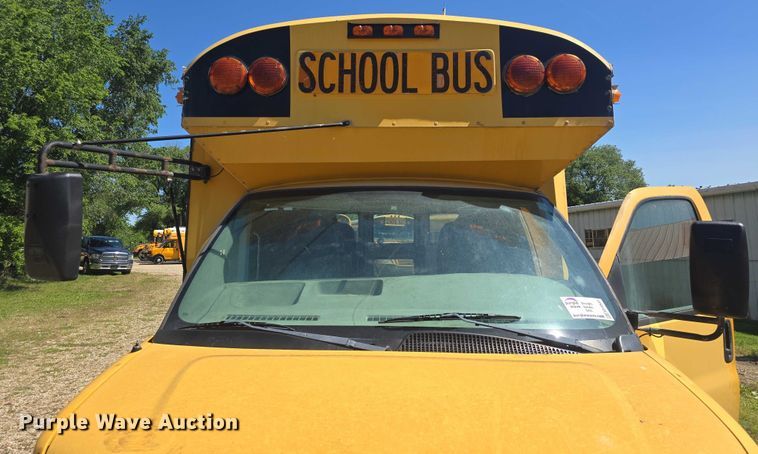 image for item EF3537 2003 Chevrolet Express G3500 school bus