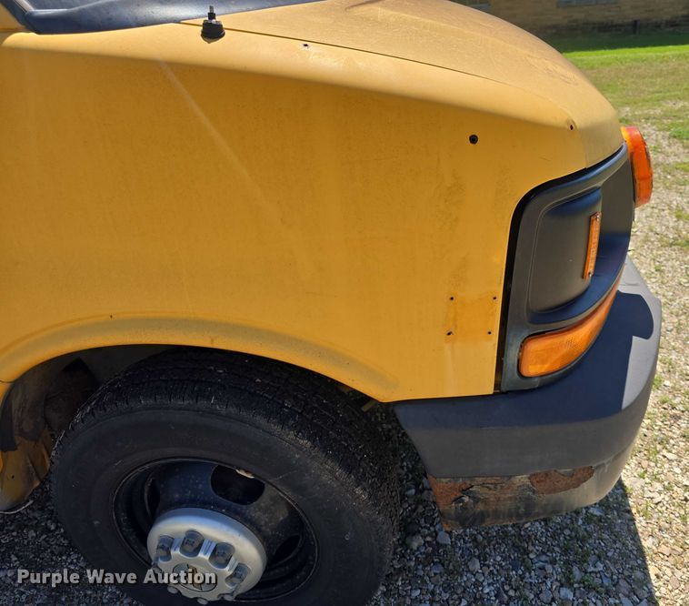 image for item EF3537 2003 Chevrolet Express G3500 school bus
