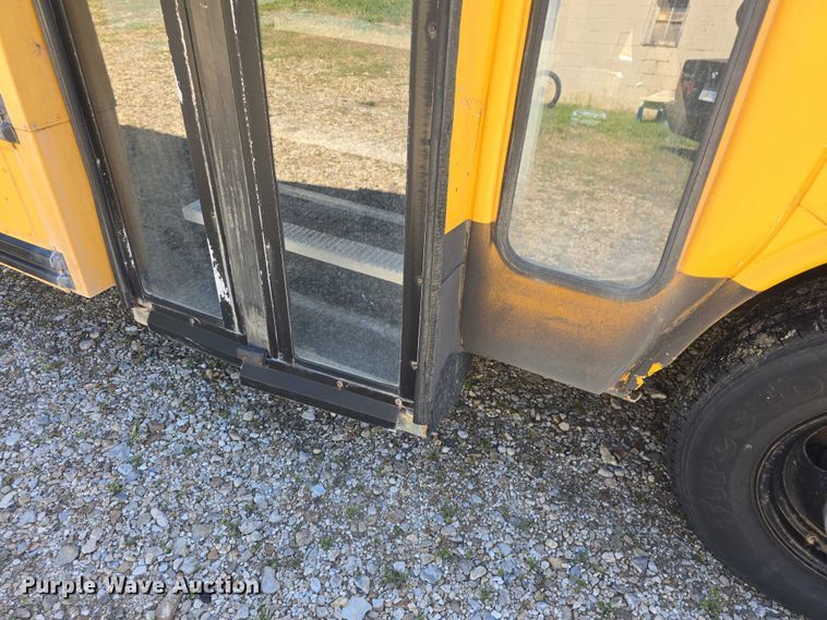 image for item EF3537 2003 Chevrolet Express G3500 school bus