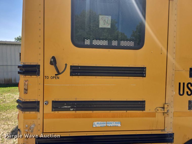 image for item EF3537 2003 Chevrolet Express G3500 school bus