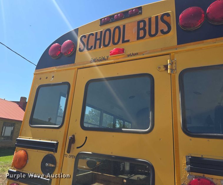 image for item EF3537 2003 Chevrolet Express G3500 school bus