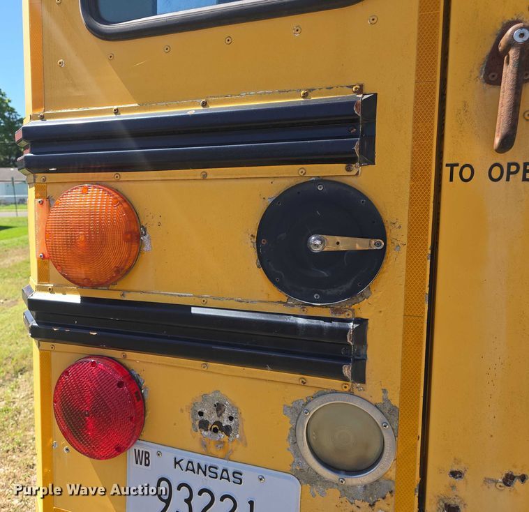 image for item EF3537 2003 Chevrolet Express G3500 school bus