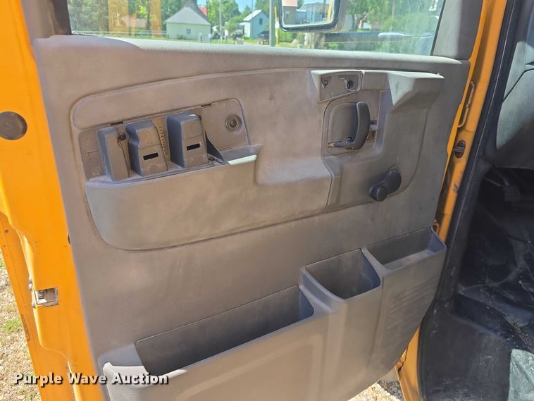 image for item EF3537 2003 Chevrolet Express G3500 school bus