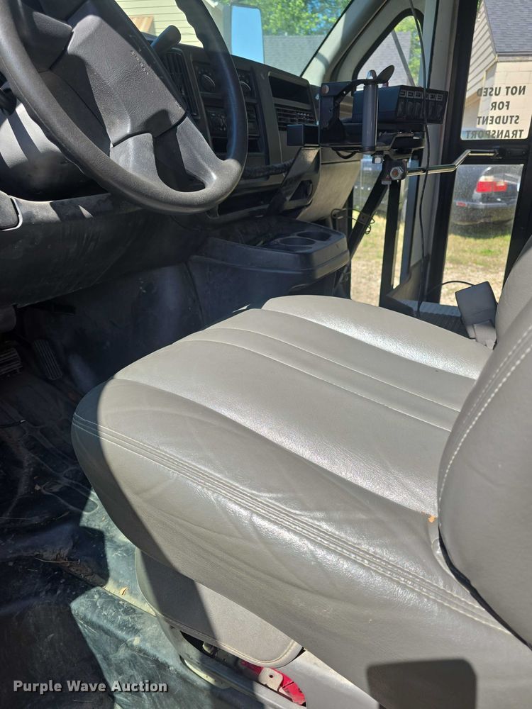 image for item EF3537 2003 Chevrolet Express G3500 school bus