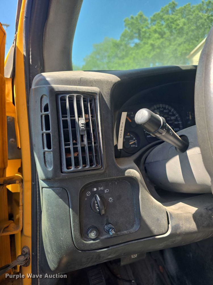 image for item EF3537 2003 Chevrolet Express G3500 school bus