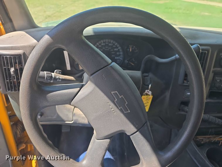 image for item EF3537 2003 Chevrolet Express G3500 school bus