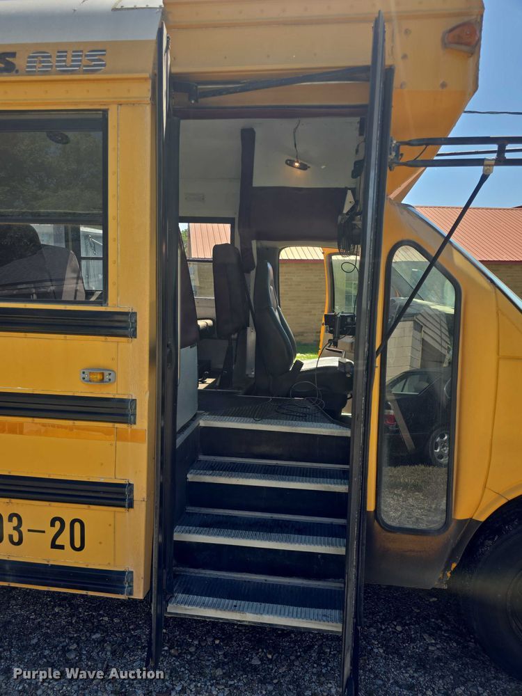 image for item EF3537 2003 Chevrolet Express G3500 school bus