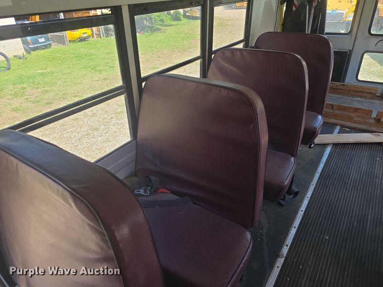 image for item EF3537 2003 Chevrolet Express G3500 school bus