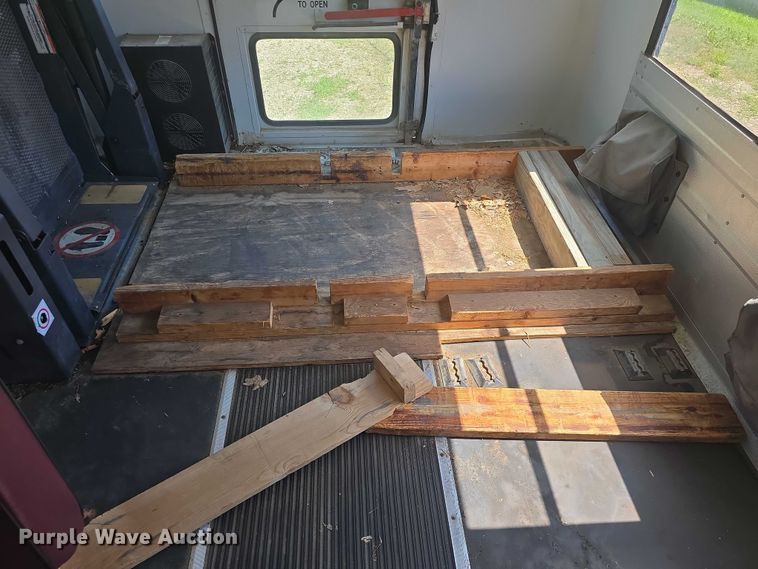 image for item EF3537 2003 Chevrolet Express G3500 school bus