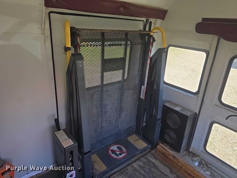 image for item EF3537 2003 Chevrolet Express G3500 school bus