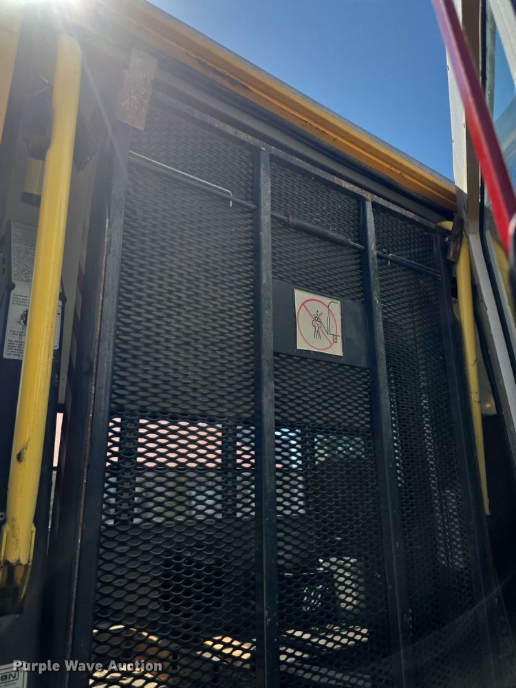 image for item EF3537 2003 Chevrolet Express G3500 school bus