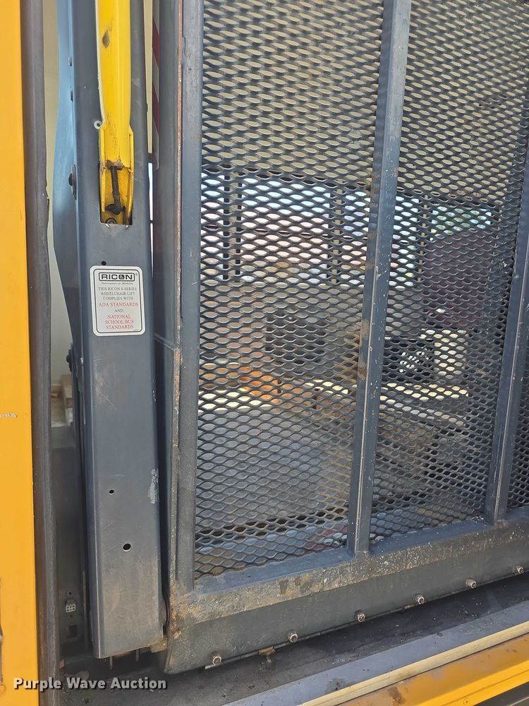 image for item EF3537 2003 Chevrolet Express G3500 school bus