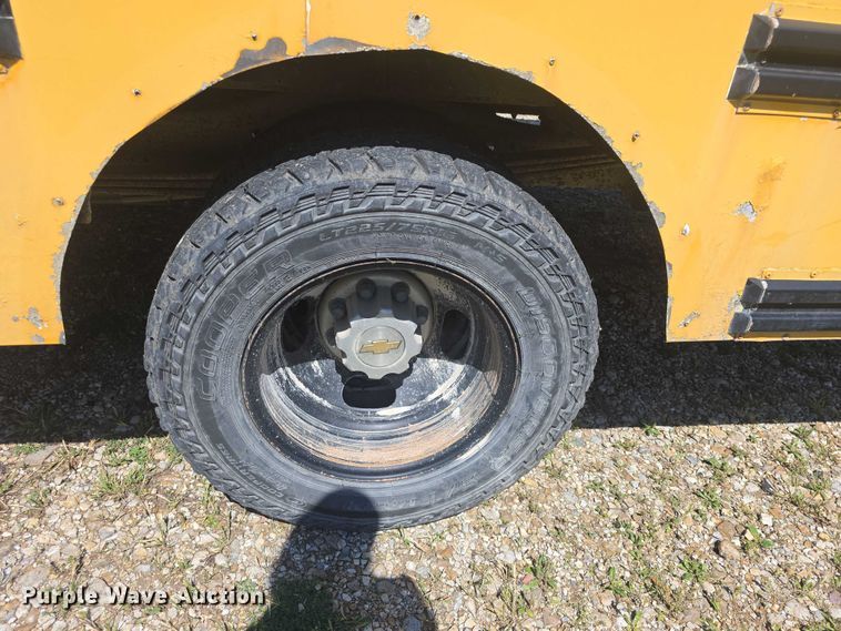 image for item EF3537 2003 Chevrolet Express G3500 school bus