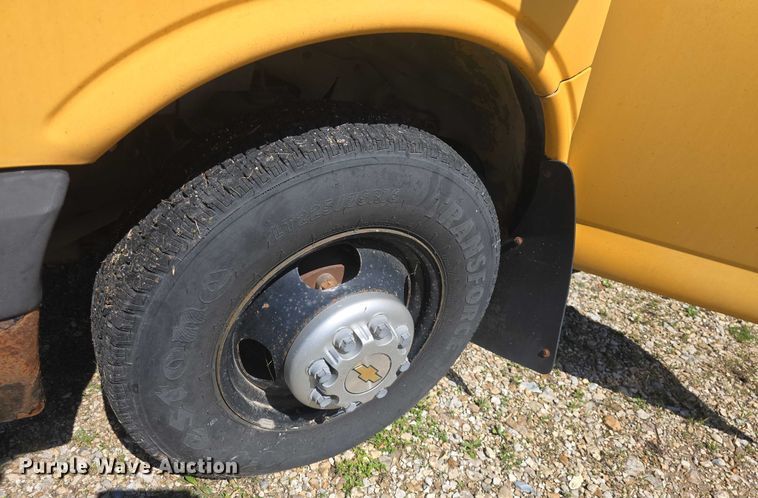 image for item EF3537 2003 Chevrolet Express G3500 school bus