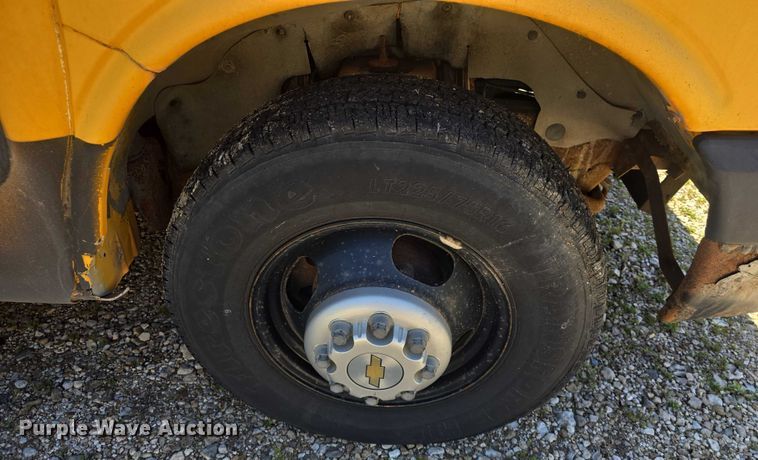 image for item EF3537 2003 Chevrolet Express G3500 school bus