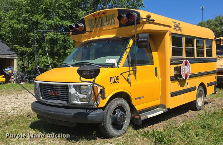 image for item EF3538 2000 GMC Savana G3500 school bus