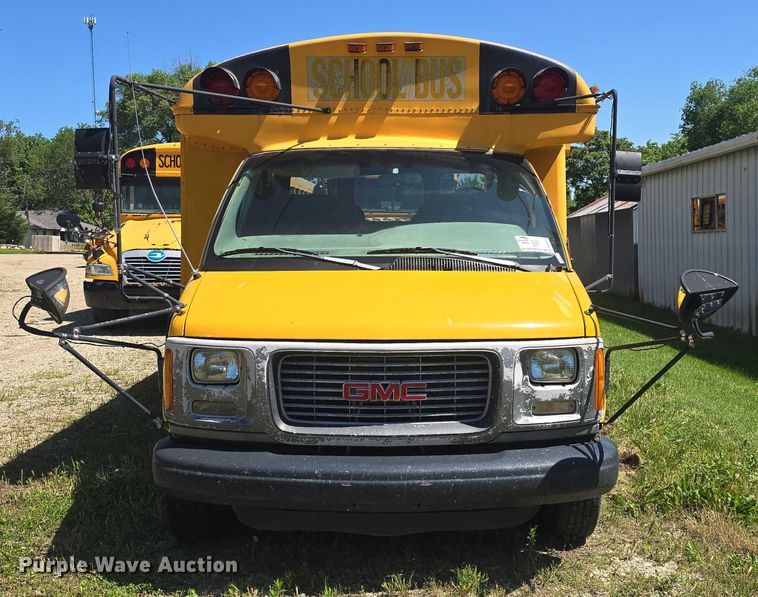 image for item EF3538 2000 GMC Savana G3500 school bus