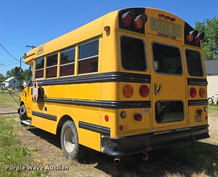image for item EF3538 2000 GMC Savana G3500 school bus