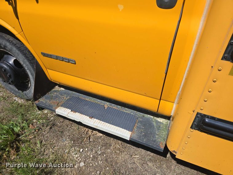 image for item EF3538 2000 GMC Savana G3500 school bus