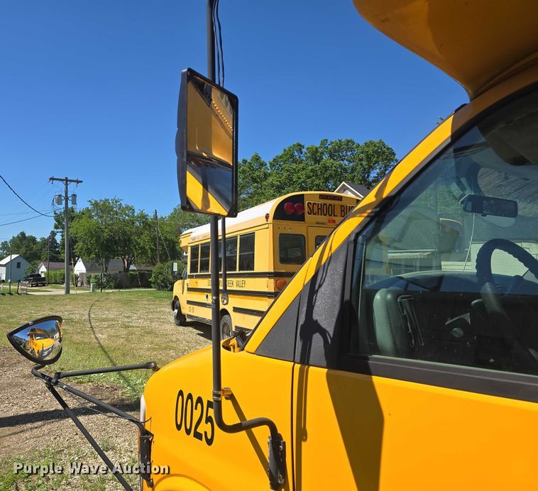 image for item EF3538 2000 GMC Savana G3500 school bus