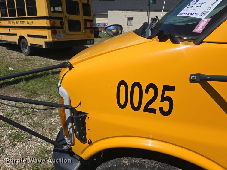 image for item EF3538 2000 GMC Savana G3500 school bus