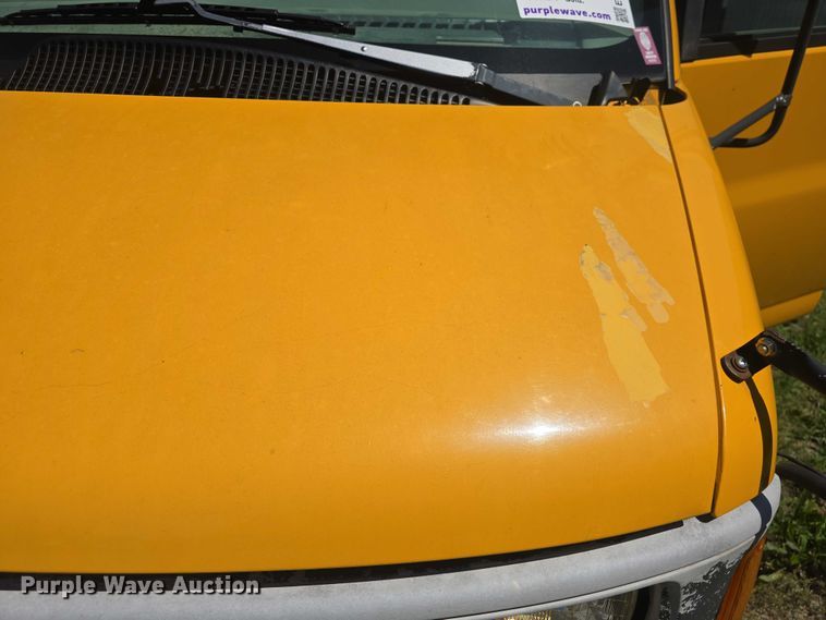 image for item EF3538 2000 GMC Savana G3500 school bus