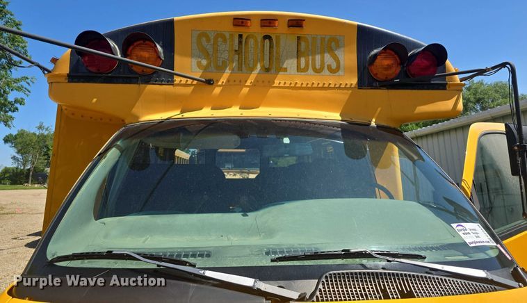 image for item EF3538 2000 GMC Savana G3500 school bus